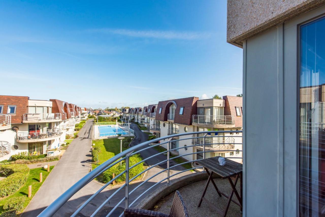 Modern With Terrace & Public Pool *