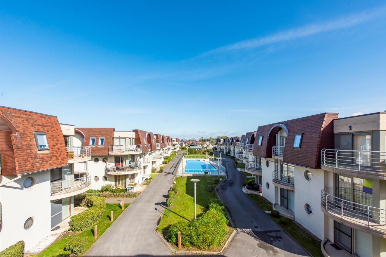 Appartement Modern With Terrace & Public Pool Bredene