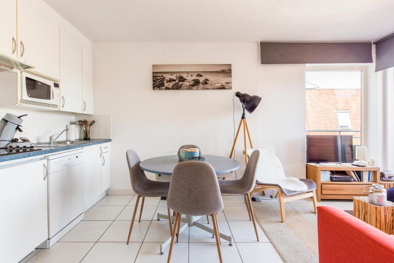 Modern With Terrace & Public Pool Appartement