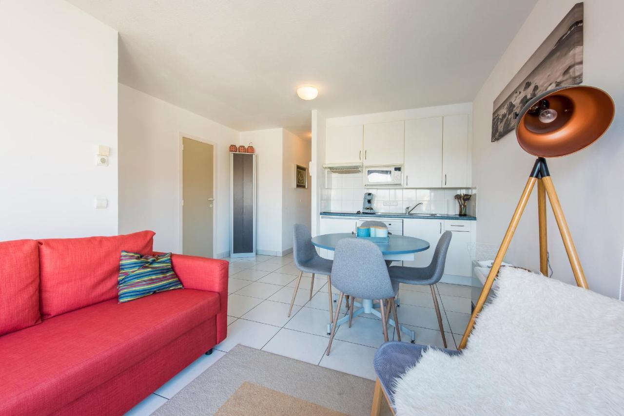 Modern With Terrace & Public Pool *